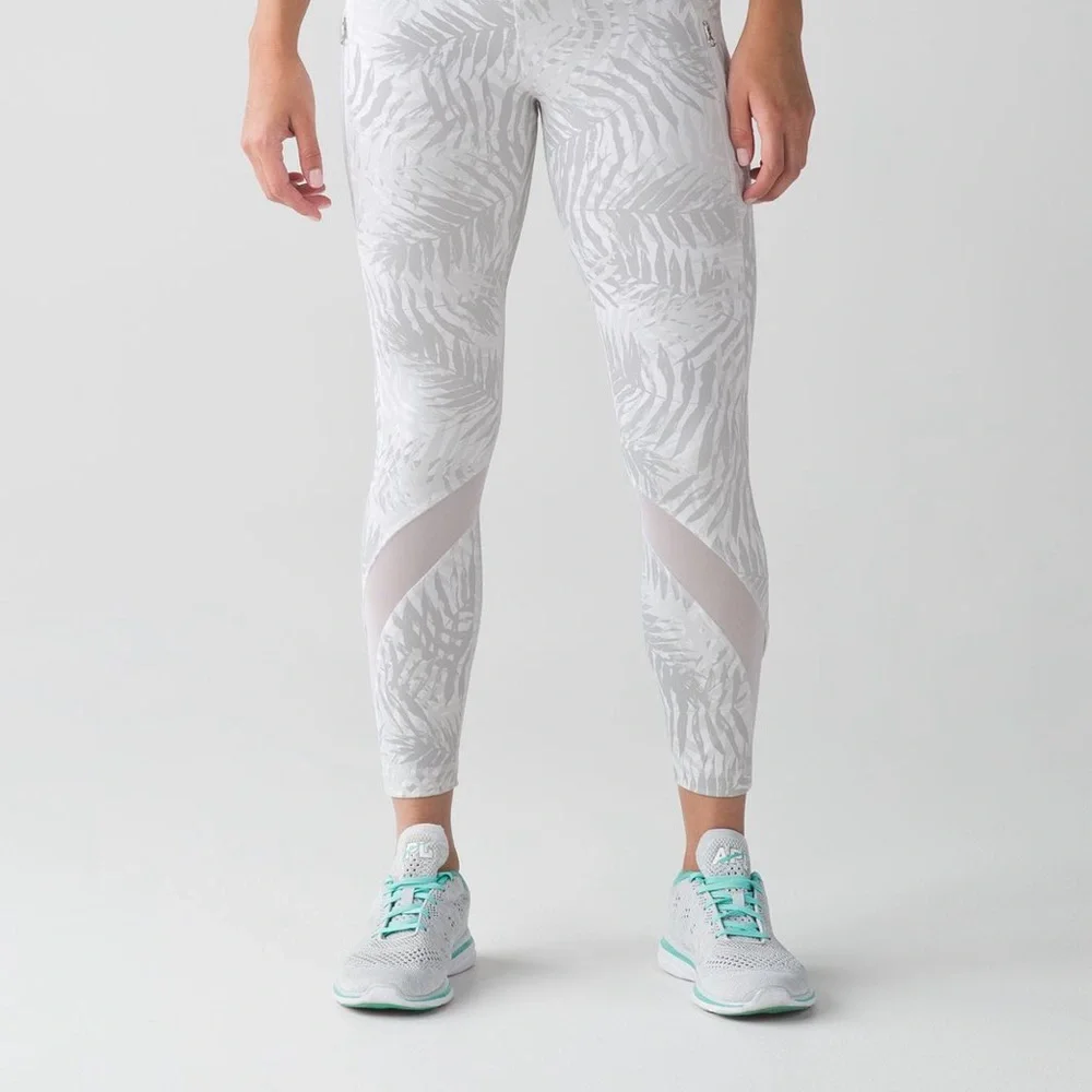 Lululemon Inspire Tight II 6 Palm Camo White‎ Nimbus Leggings